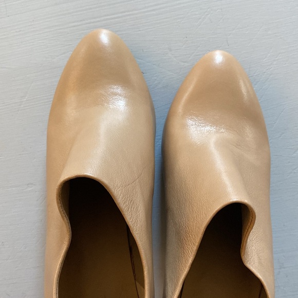 Camel colored leather Ann Taylor ankle booties - Picture 5 of 9